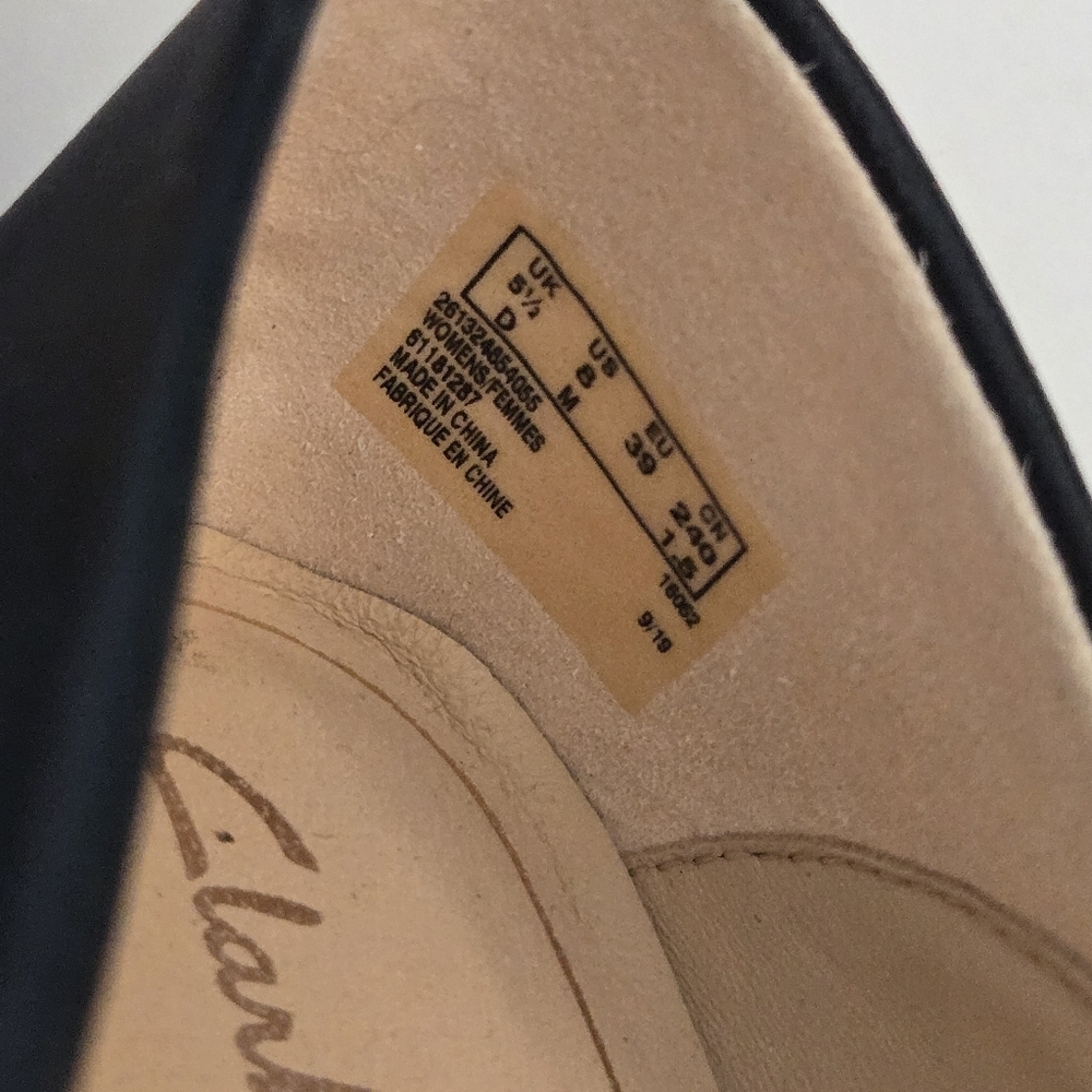 Clarks Pure tone black leather suede cushion loafers sz 8M - Picture 4 of 7